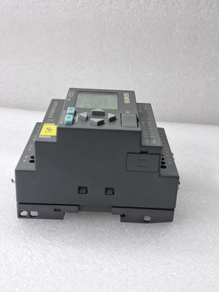 SIEMENS 6ED1052-1CC01-0BA6 LOGO PLC 6ED10521CC010BA6 24VDC 24C (Little Used)